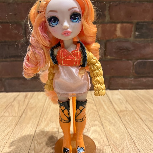 Poppy Rainbow High Doll with accessories - Picture 2 of 4